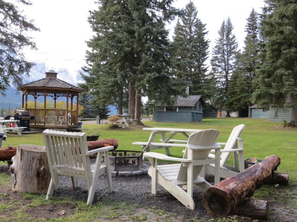 Rundle Chalets Canmore Exterior photo